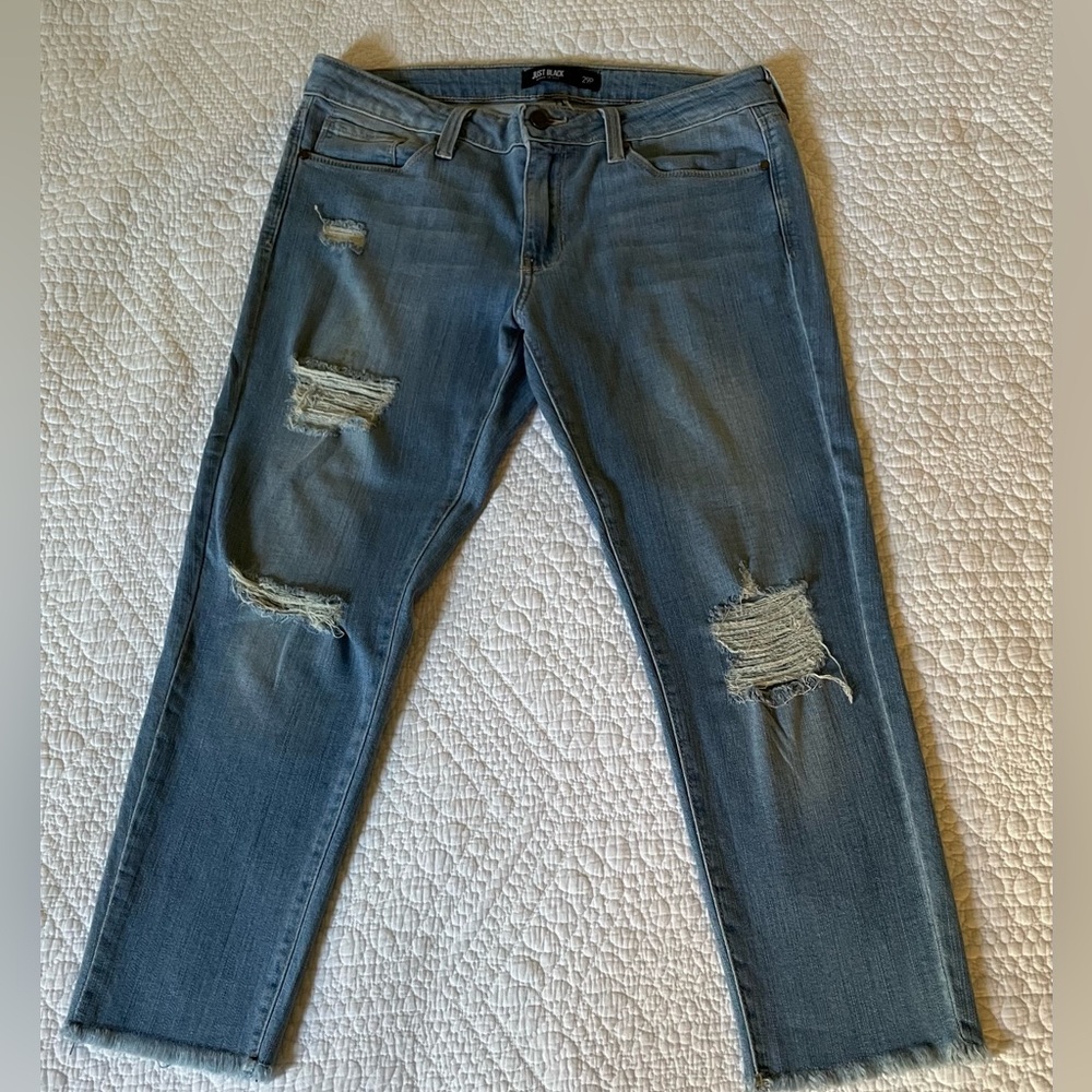 JUST BLACK DENIM WOMEN'S LIGHT WASH CROPPED DISTRESSED JEANS 29P